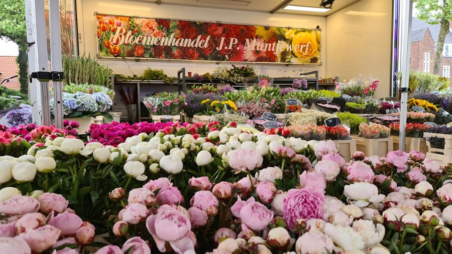 De kraambanier met de naam Bloemenhandel J.P. Muntjewerf
