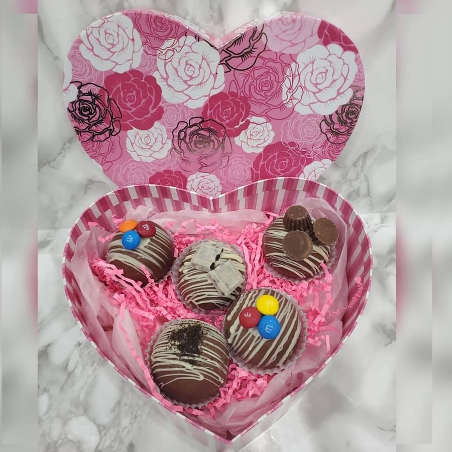 Hot-chocolate bombs in a heart gift box