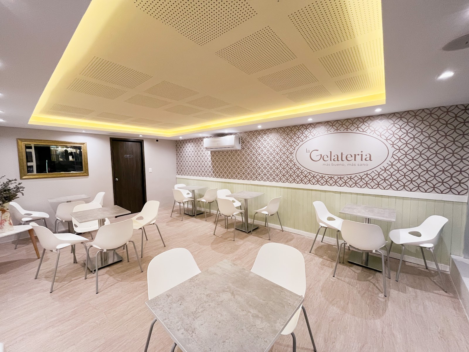 Vitrina de gelato artesanal de La Gelateria, Barranquilla