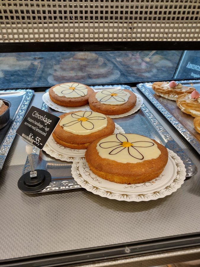 Kager i disken hos Thurø Bageri