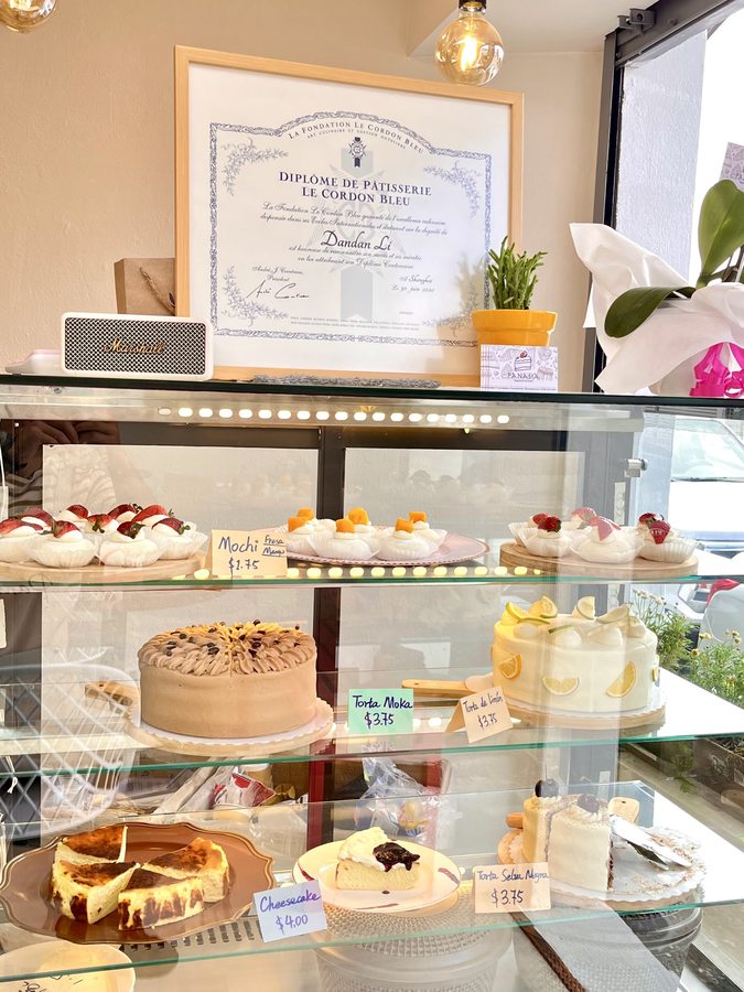 Vitrina y diploma Le Cordon Bleu (Dandan Li)