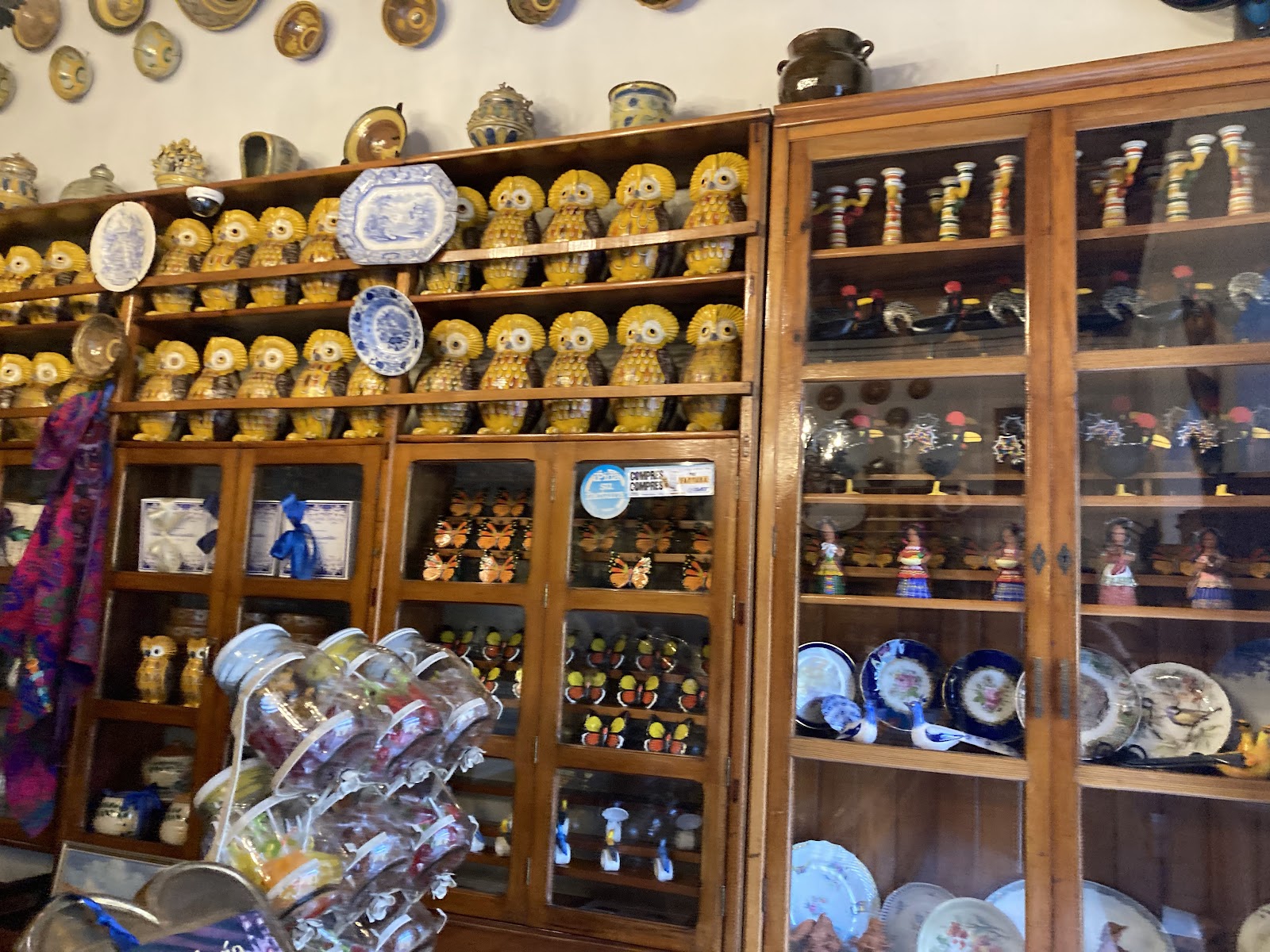 Interior tradicional de la dulcería Doña María Gordillo en Antigua Guatemala