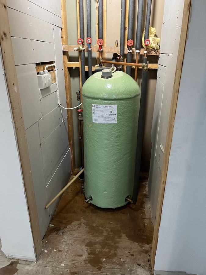 Hot water cylinder installation