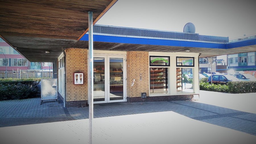 De winkel van Bakkerij Mevlana aan het Deltaplein 12 in Deventer
