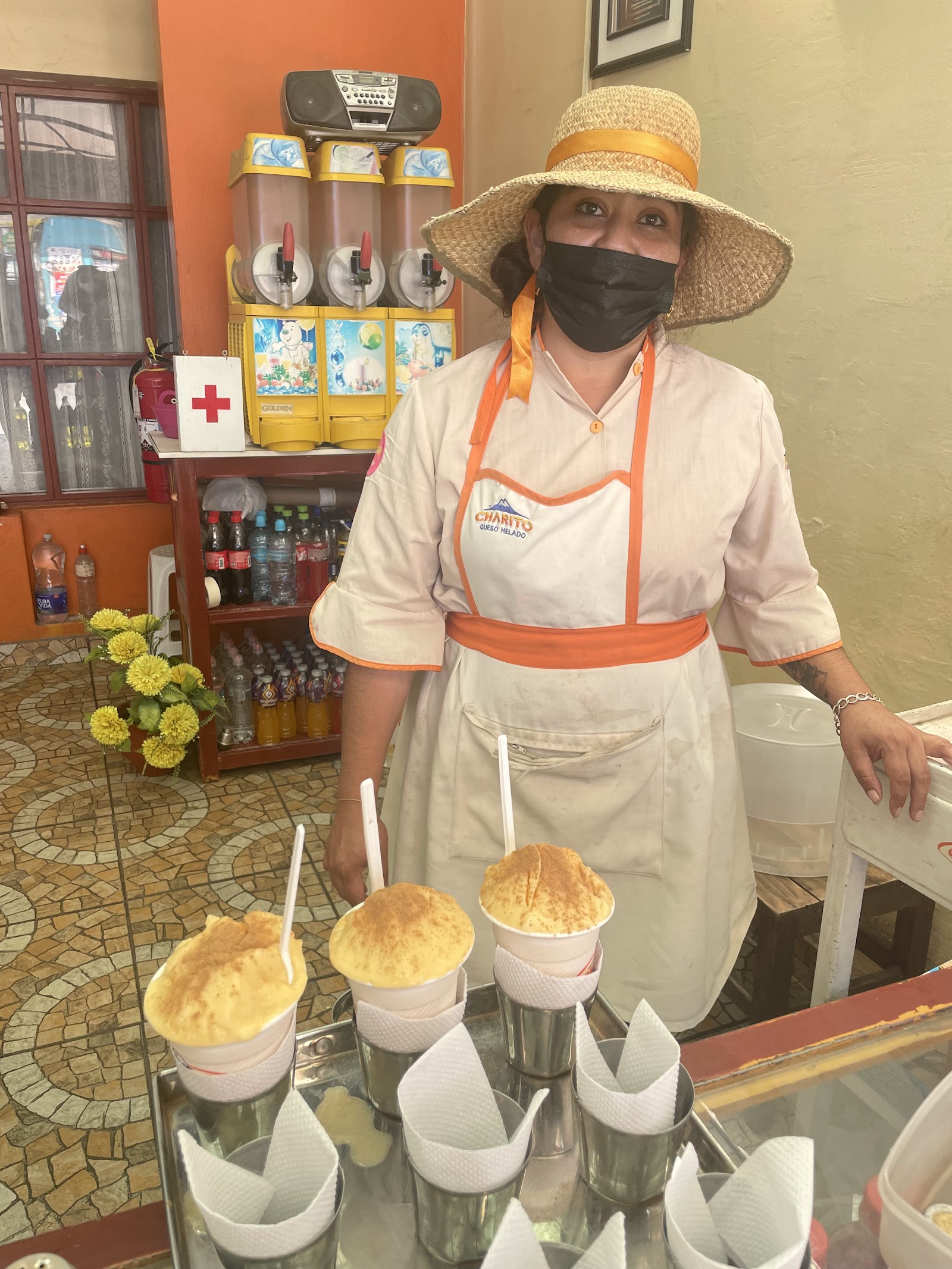 Preparación artesanal del queso helado Charito, Arequipa