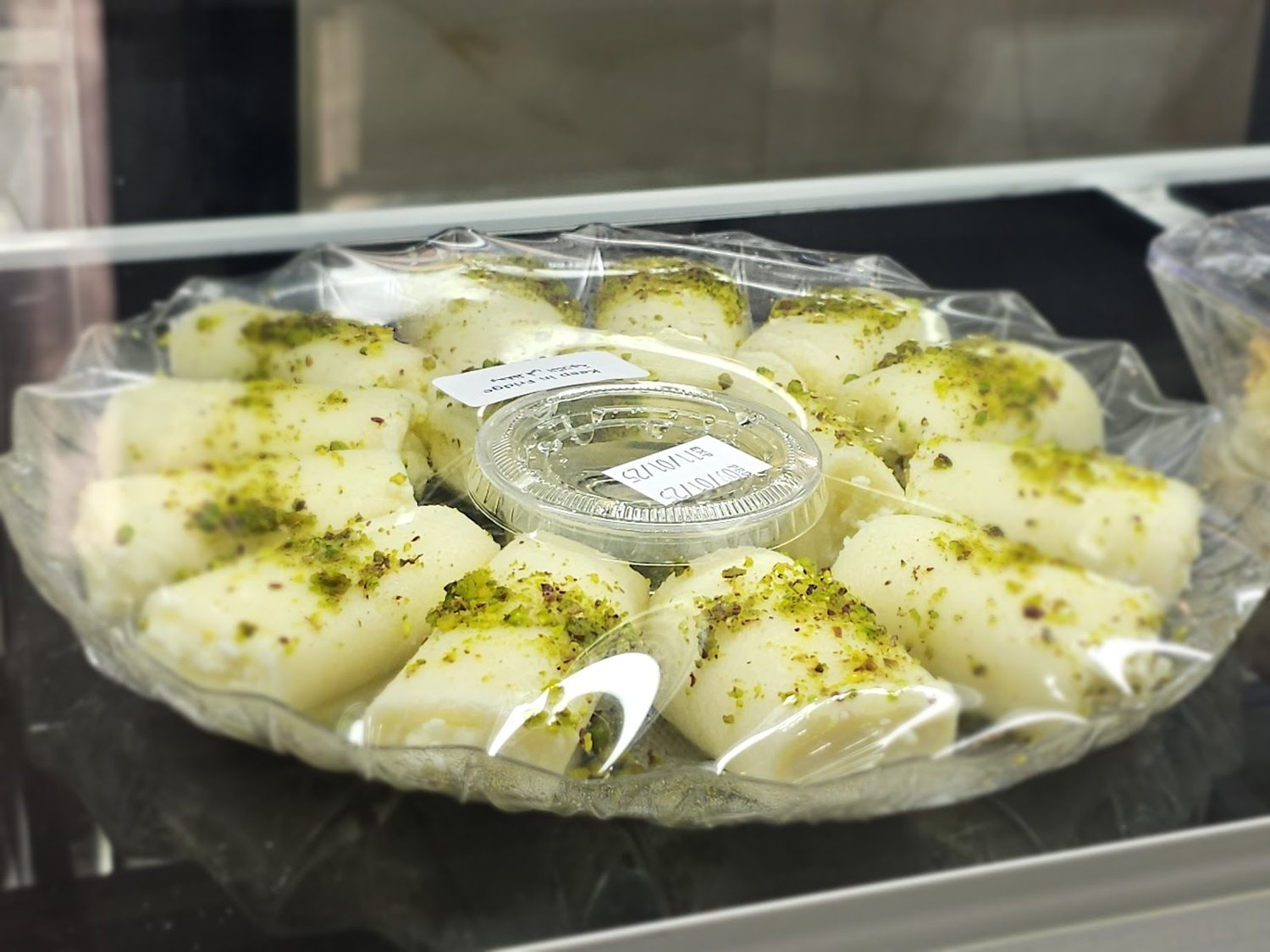 Cream sweets tray / حلويات بالقشطة