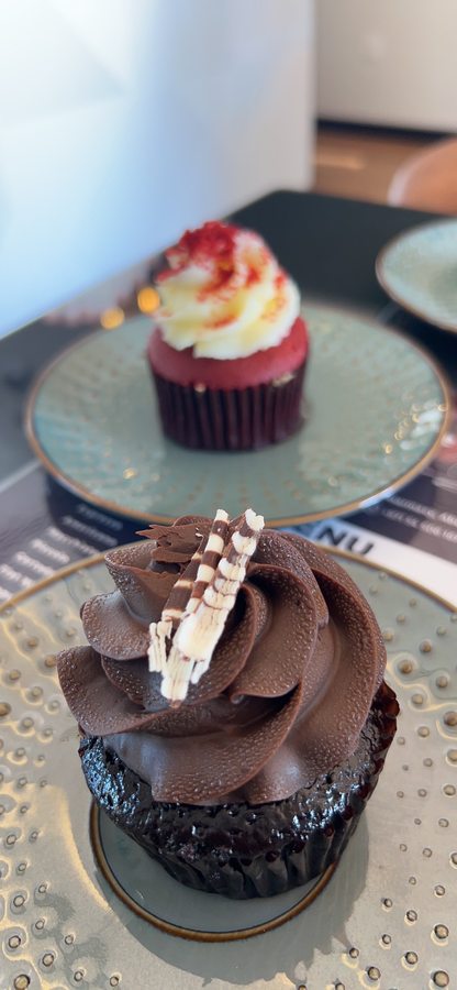 كب كيك ريد فلفت وشوكولاتة — red velvet & chocolate cupcakes