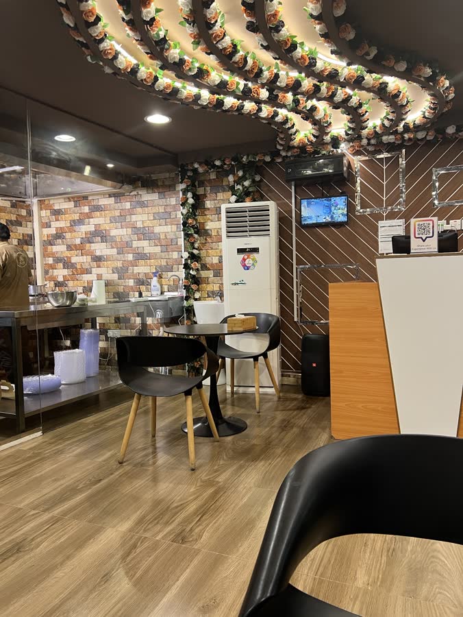 من داخل محل كنافة أبو صالح — Inside Kunafa Abu Saleh