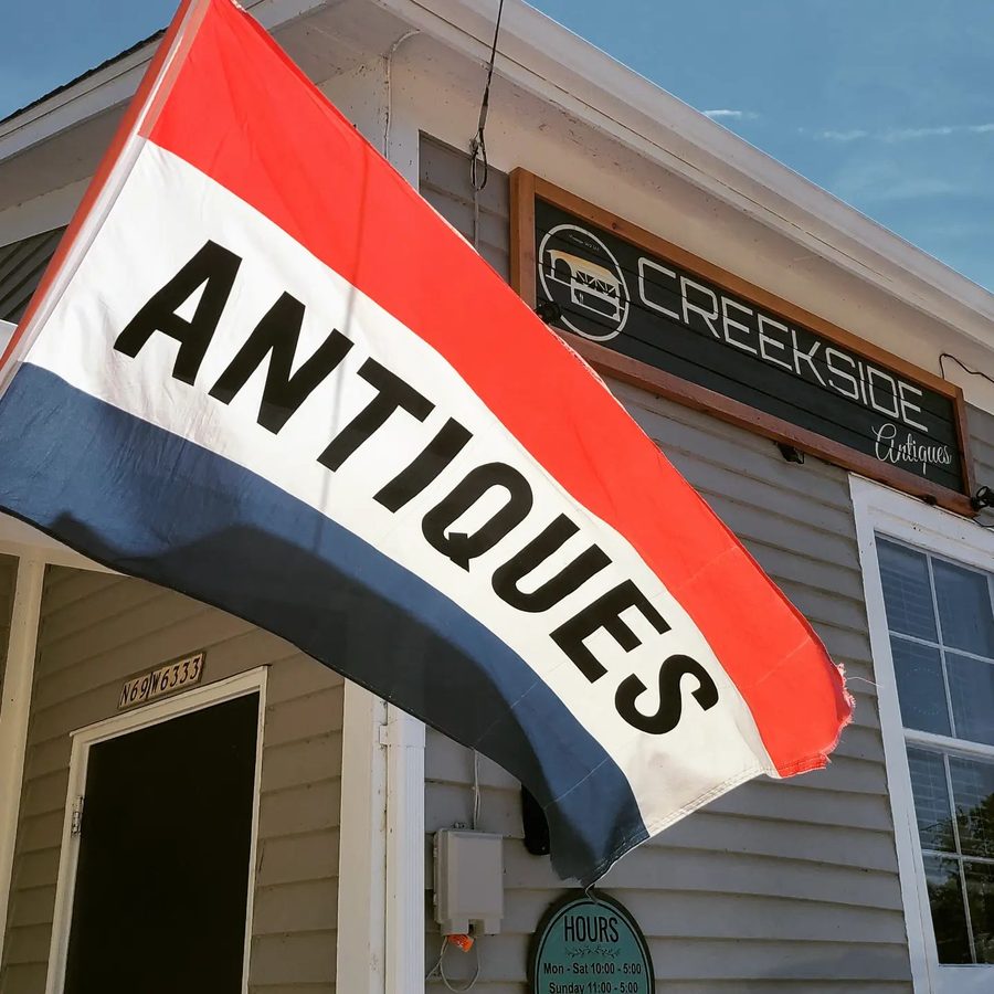 The historic clapboard old Dye House storefront of Creekside Vintage on Bridge Road
